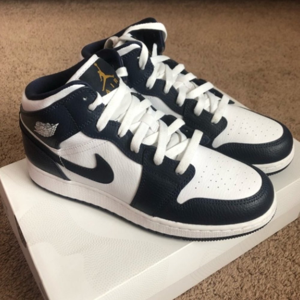 Jordan 1 Mid GS Obsidian Size 7Y